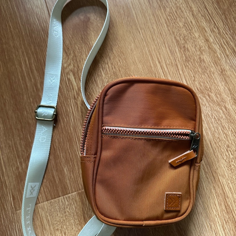 Tan Leather Belt Bag with Sleek Design